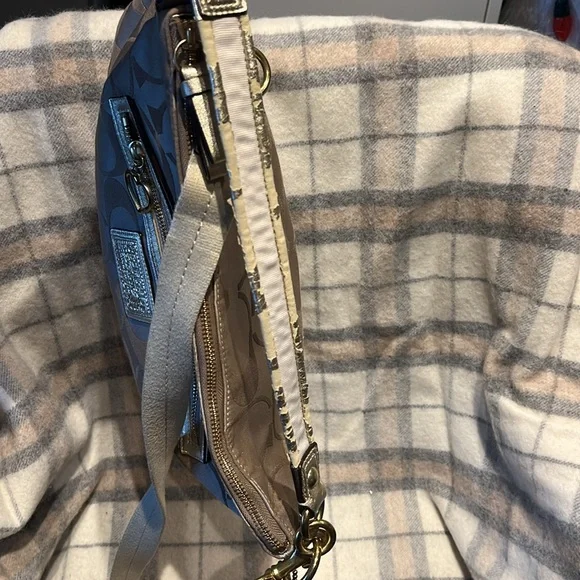 Coach Poppy Gold Bag - Picture 4 of 12